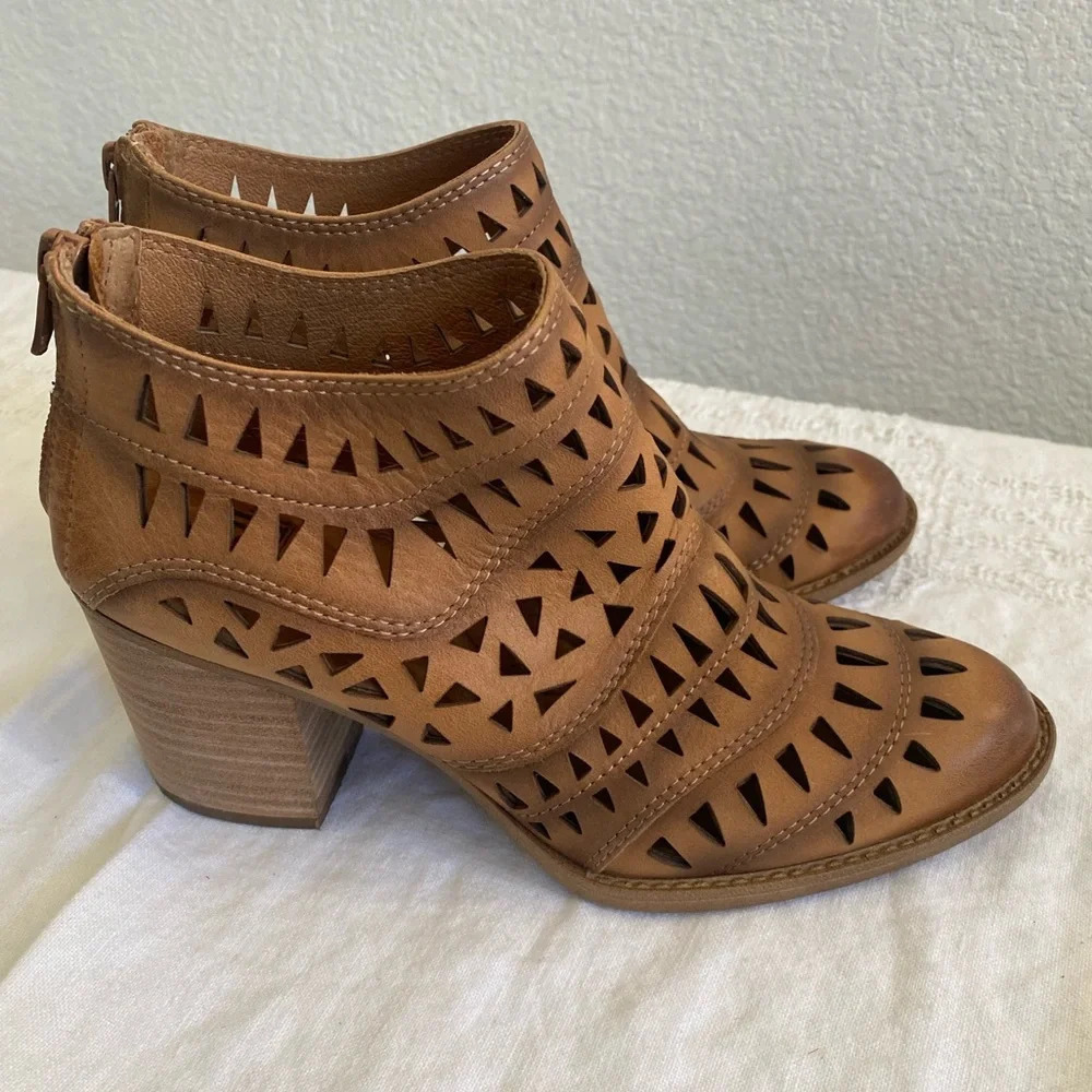 Sofft Womens Westwood booties | ankle boots | tan brown